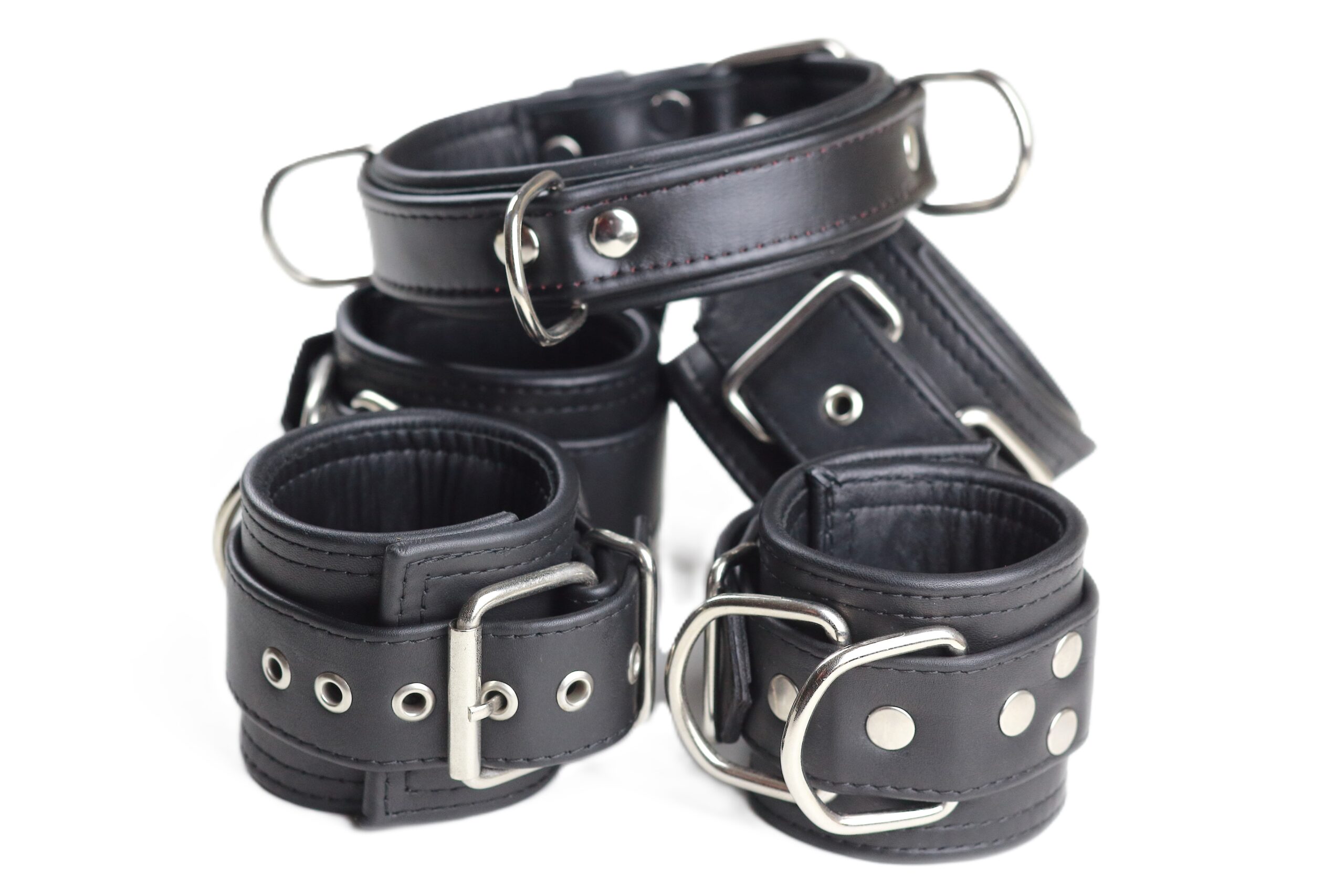 5 Parçalı Bondage Kelepçe ve Tasma Seti 1 5-Piece Bondage Handcuff and Collar Set